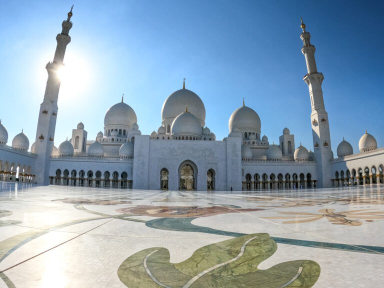 Exploring Sheikh Zayed Grand Mosque: A Monument of Splendor