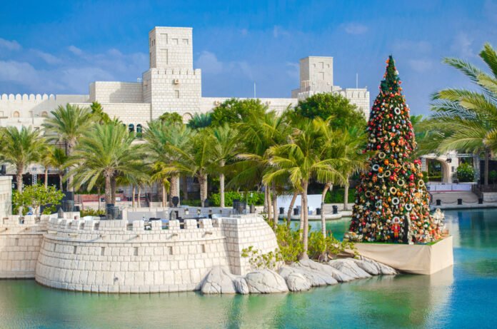 Christmas-tree-in-Madinat-Jumeirah-Duba