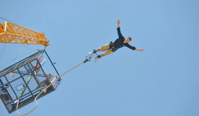 Bungee Jumping in Abu Dhabi & the UAE – What’s Available & How Much It Costs